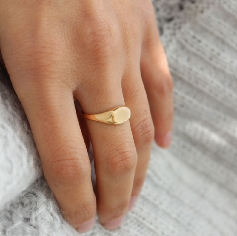 oval gold signet ring
